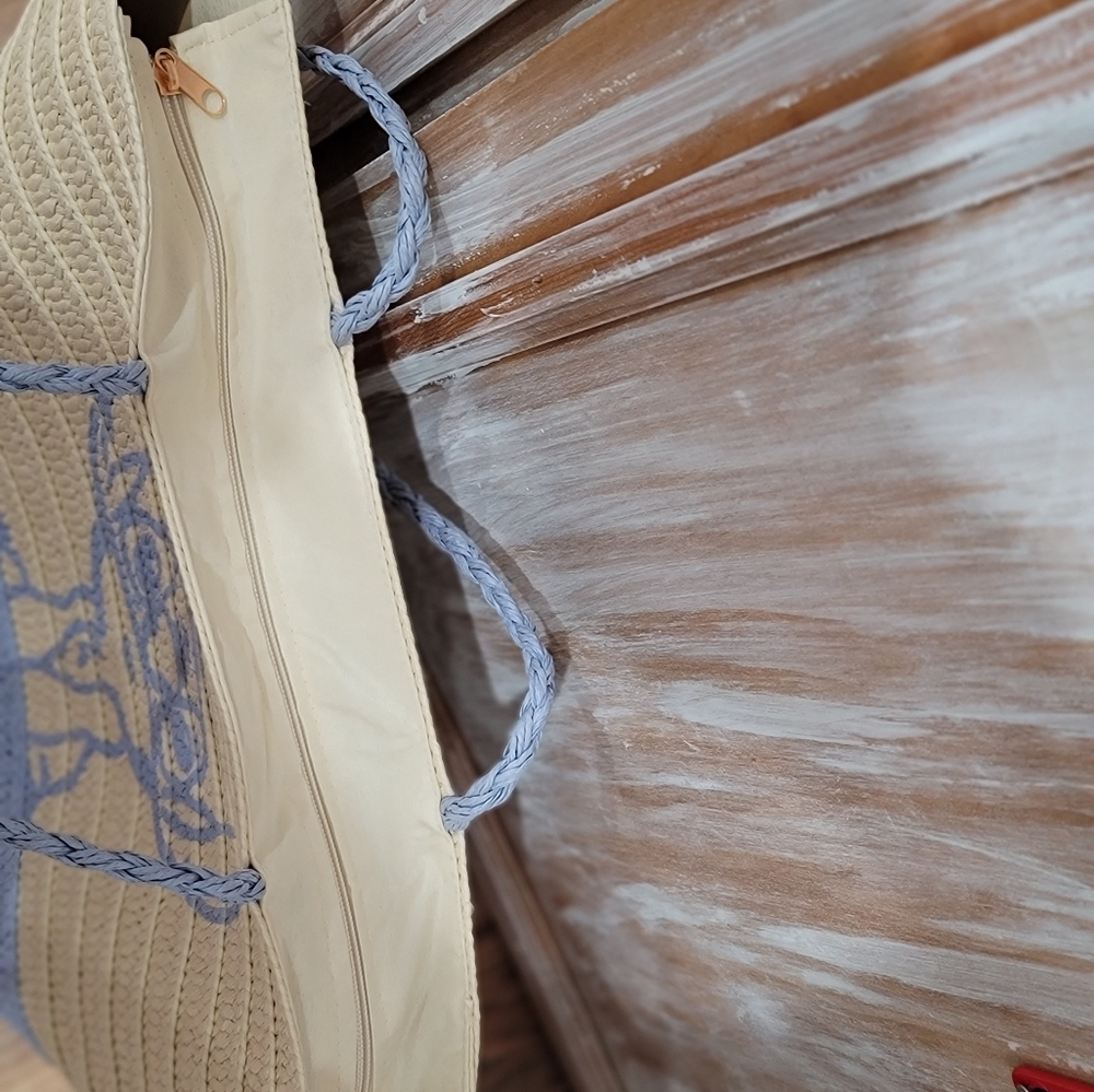 NWT Exclusive Stitch Woven Tote - Picture 4 of 6